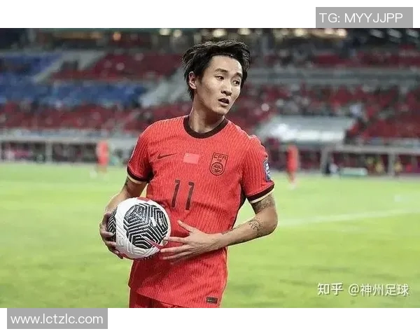 足球明星因失误遭队友调侃背后的故事与成长之路