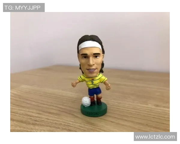 足球明星手办摆饰品精美图片展示让你的空间充满运动魅力与个性风格